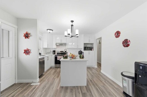 221006 Range Road 212, Cluny, AB - Indoor Photo Showing Kitchen