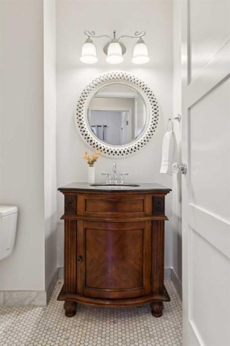 2208 Sirocco Drive Sw, Calgary, AB - Indoor Photo Showing Bathroom