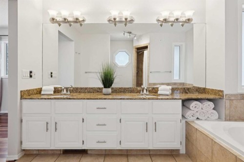 2208 Sirocco Drive Sw, Calgary, AB - Indoor Photo Showing Bathroom