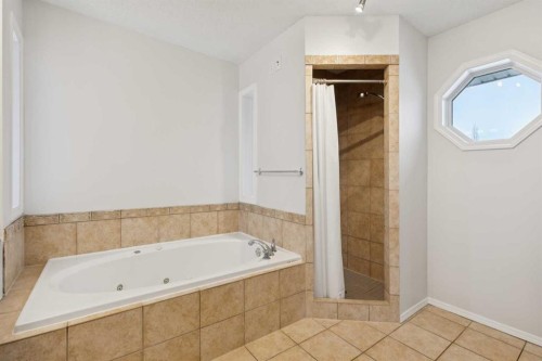 2208 Sirocco Drive Sw, Calgary, AB - Indoor Photo Showing Bathroom