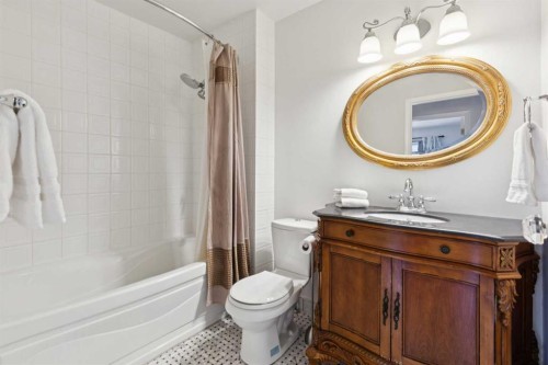 2208 Sirocco Drive Sw, Calgary, AB - Indoor Photo Showing Bathroom