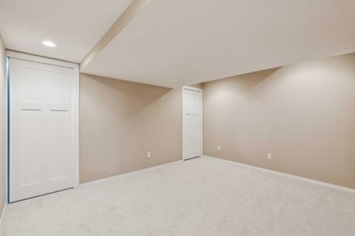 2208 Sirocco Drive Sw, Calgary, AB - Indoor Photo Showing Other Room