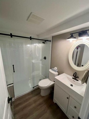 2117 Reunion Boulevard Nw, Airdrie, AB - Indoor Photo Showing Bathroom
