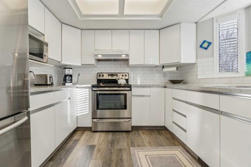 5945 Signal Ridge Heights Sw, Calgary, AB - Indoor Photo Showing Kitchen