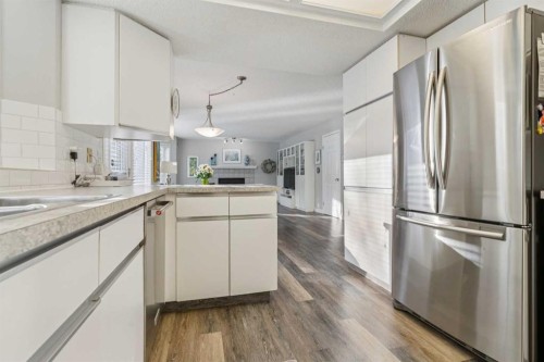 5945 Signal Ridge Heights Sw, Calgary, AB - Indoor Photo Showing Kitchen