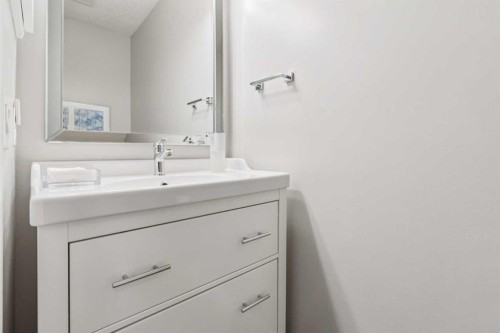 5945 Signal Ridge Heights Sw, Calgary, AB - Indoor Photo Showing Bathroom