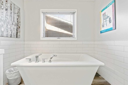 5945 Signal Ridge Heights Sw, Calgary, AB - Indoor Photo Showing Bathroom