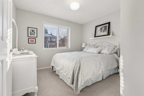 5945 Signal Ridge Heights Sw, Calgary, AB - Indoor Photo Showing Bedroom
