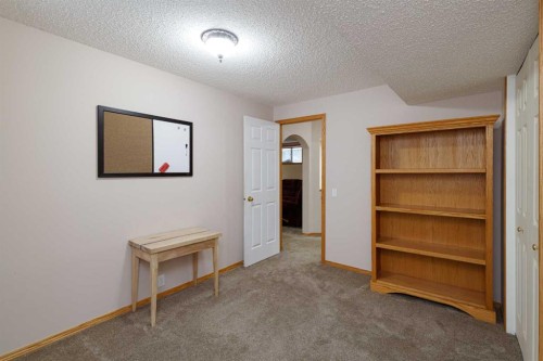 247 Mt Selkirk Close Se, Calgary, AB - Indoor