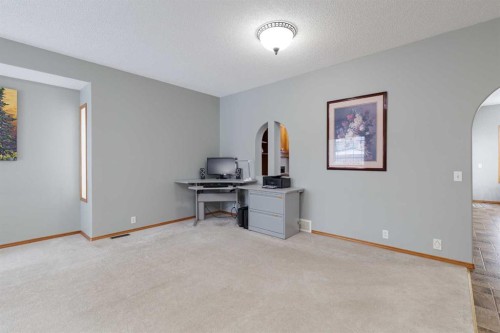 247 Mt Selkirk Close Se, Calgary, AB - Indoor