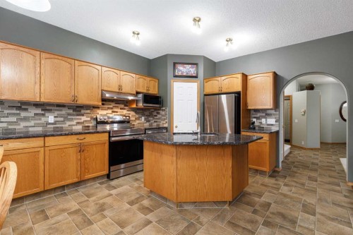 247 Mt Selkirk Close Se, Calgary, AB - Indoor Photo Showing Kitchen