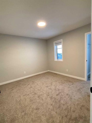 342 Baywater Common Sw, Airdrie, AB - Indoor Photo Showing Other Room