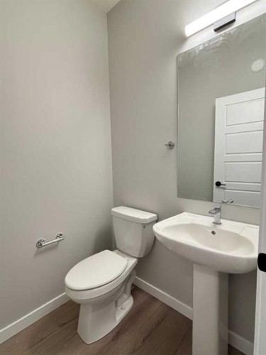 342 Baywater Common Sw, Airdrie, AB - Indoor Photo Showing Bathroom