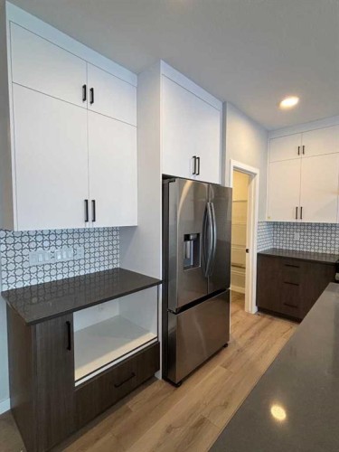 342 Baywater Common Sw, Airdrie, AB - Indoor Photo Showing Kitchen