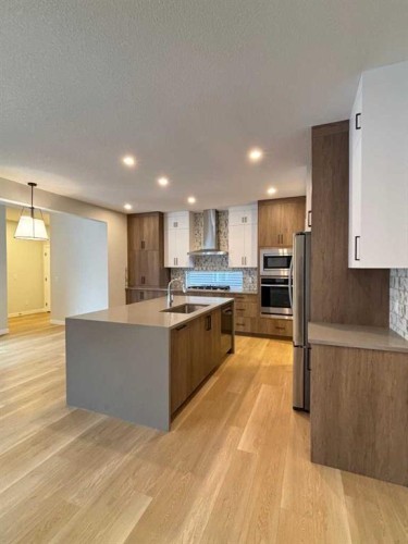 2762 Baywater Landing, Airdrie, AB - Indoor Photo Showing Kitchen