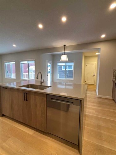 2762 Baywater Landing, Airdrie, AB - Indoor Photo Showing Kitchen