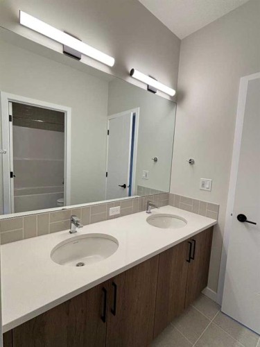 2762 Baywater Landing, Airdrie, AB - Indoor Photo Showing Bathroom