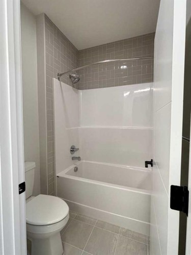 2762 Baywater Landing, Airdrie, AB - Indoor Photo Showing Bathroom