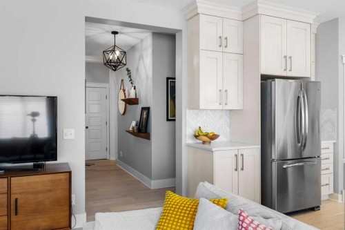 13 Royal Birch Park Nw, Calgary, AB - Indoor Photo Showing Kitchen