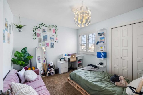 13 Royal Birch Park Nw, Calgary, AB - Indoor Photo Showing Bedroom