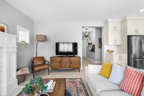 13 Royal Birch Park Nw, Calgary, AB - Indoor Photo Showing Living Room