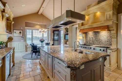 124 Misty Morning Drive, Rural Rocky View County, AB - Indoor Photo Showing Kitchen With Double Sink With Upgraded Kitchen