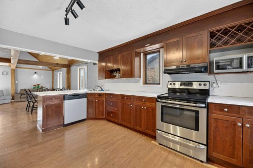 4806 49 Street, Olds, AB - Indoor Photo Showing Kitchen