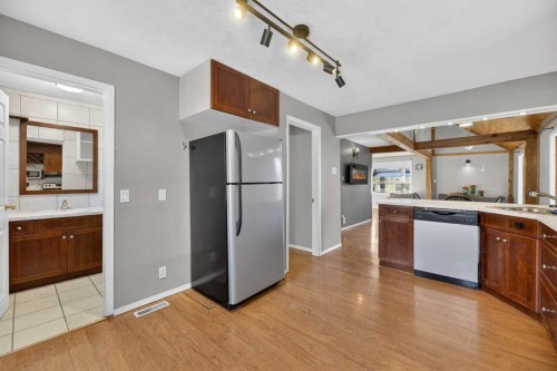 4806 49 Street, Olds, AB - Indoor Photo Showing Kitchen