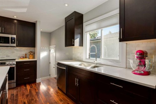 32 Calandar Road Nw, Calgary, AB - Indoor Photo Showing Kitchen With Upgraded Kitchen