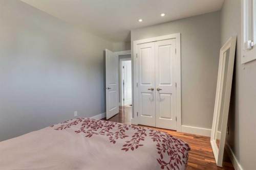 32 Calandar Road Nw, Calgary, AB - Indoor Photo Showing Bedroom
