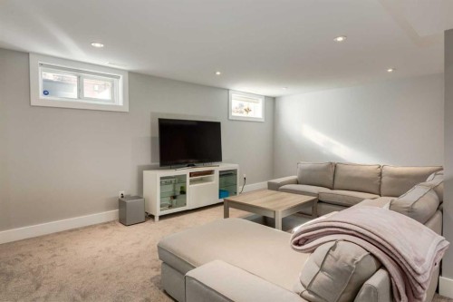 32 Calandar Road Nw, Calgary, AB - Indoor