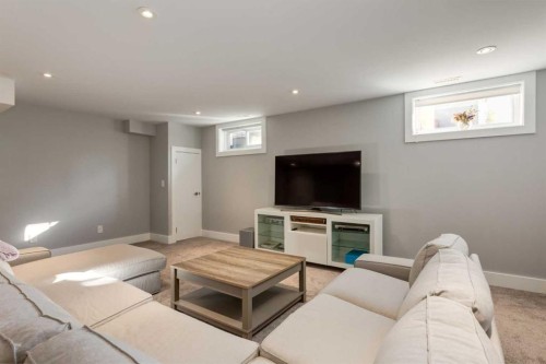 32 Calandar Road Nw, Calgary, AB - Indoor