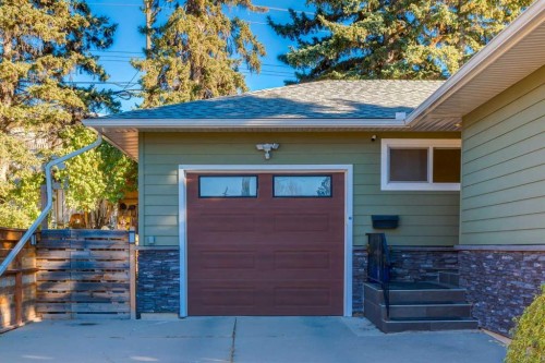 32 Calandar Road Nw, Calgary, AB - Outdoor