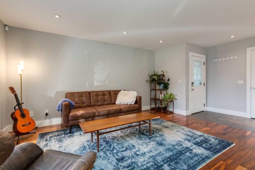 32 Calandar Road Nw, Calgary, AB - Indoor Photo Showing Living Room