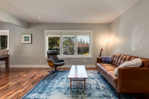 32 Calandar Road Nw, Calgary, AB - Indoor Photo Showing Living Room