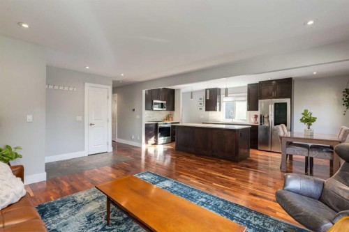 32 Calandar Road Nw, Calgary, AB - Indoor Photo Showing Living Room