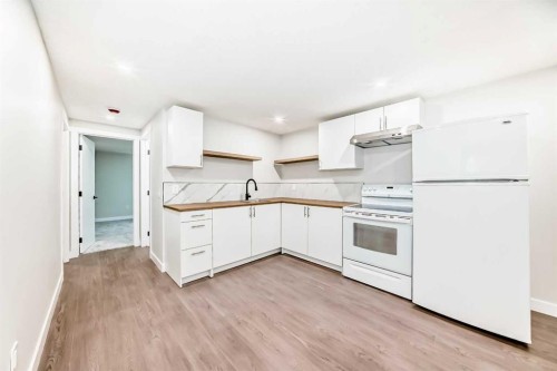 6791 Malvern Road Ne, Calgary, AB - Indoor Photo Showing Kitchen