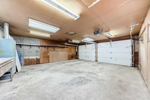 6791 Malvern Road Ne, Calgary, AB - Indoor Photo Showing Garage