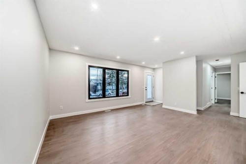6791 Malvern Road Ne, Calgary, AB - Indoor Photo Showing Other Room