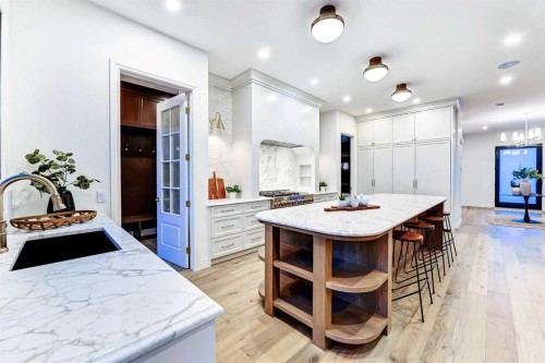 1936 31 Avenue Sw, Calgary, AB - Indoor Photo Showing Kitchen