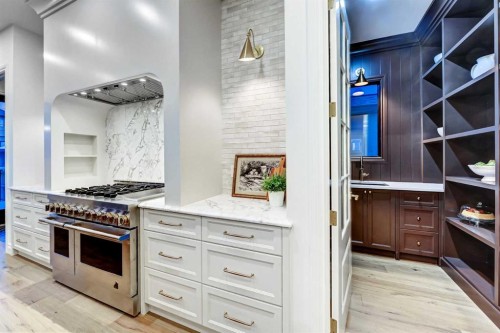 1936 31 Avenue Sw, Calgary, AB - Indoor Photo Showing Kitchen