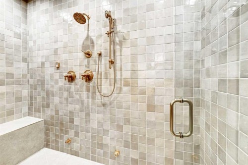 1936 31 Avenue Sw, Calgary, AB - Indoor Photo Showing Bathroom