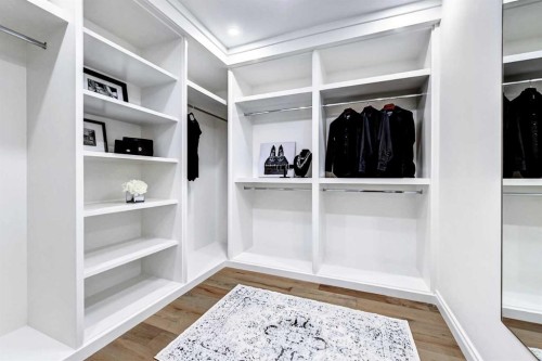 1936 31 Avenue Sw, Calgary, AB - Indoor With Storage