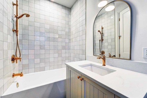 1936 31 Avenue Sw, Calgary, AB - Indoor Photo Showing Bathroom