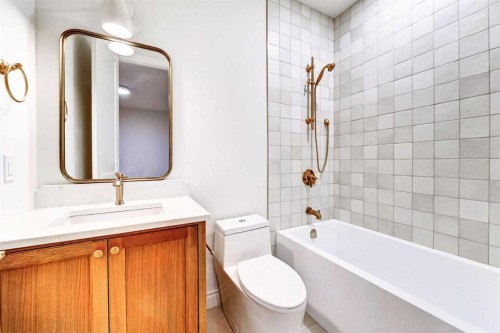 1936 31 Avenue Sw, Calgary, AB - Indoor Photo Showing Bathroom