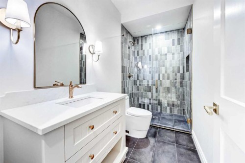 1936 31 Avenue Sw, Calgary, AB - Indoor Photo Showing Bathroom