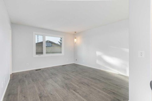 5501 58 Street, Olds, AB - Indoor Photo Showing Other Room