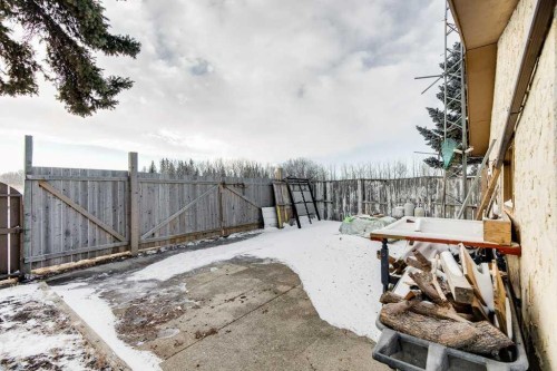 5501 58 Street, Olds, AB - Outdoor