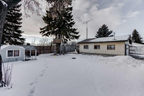 5501 58 Street, Olds, AB - Outdoor