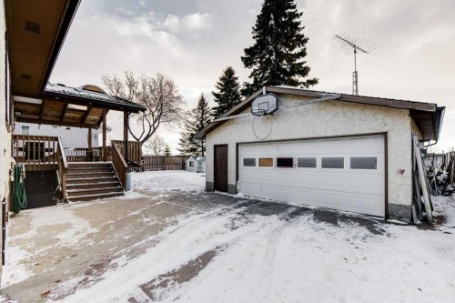 5501 58 Street, Olds, AB - Outdoor
